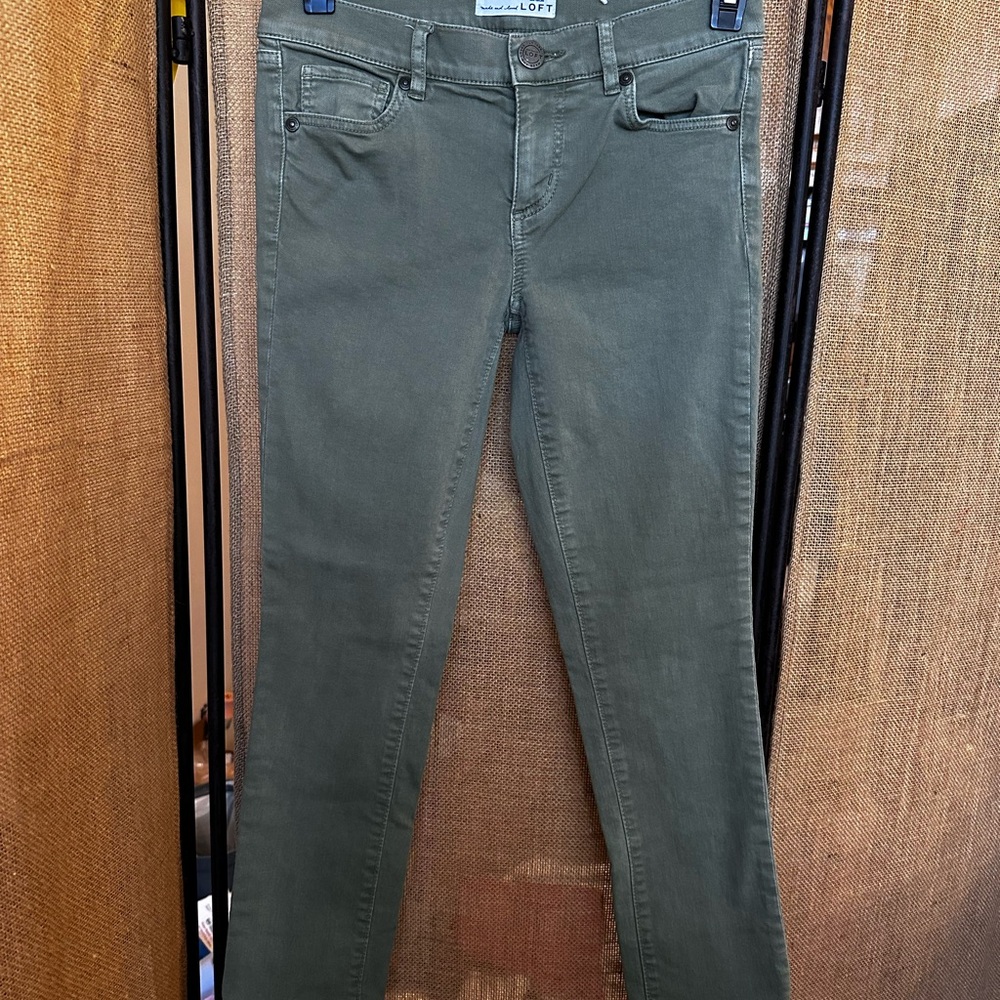 Loft Army Green -Skinny Crop Pants Size O 97% Cotton 3% Spandex.